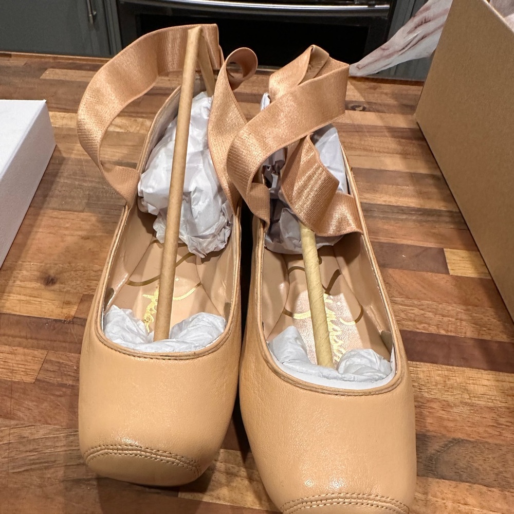 Jessica Simpson Mandalaye Macey Ballet Flats.  Tan.  Size 7.5. Euro 37.